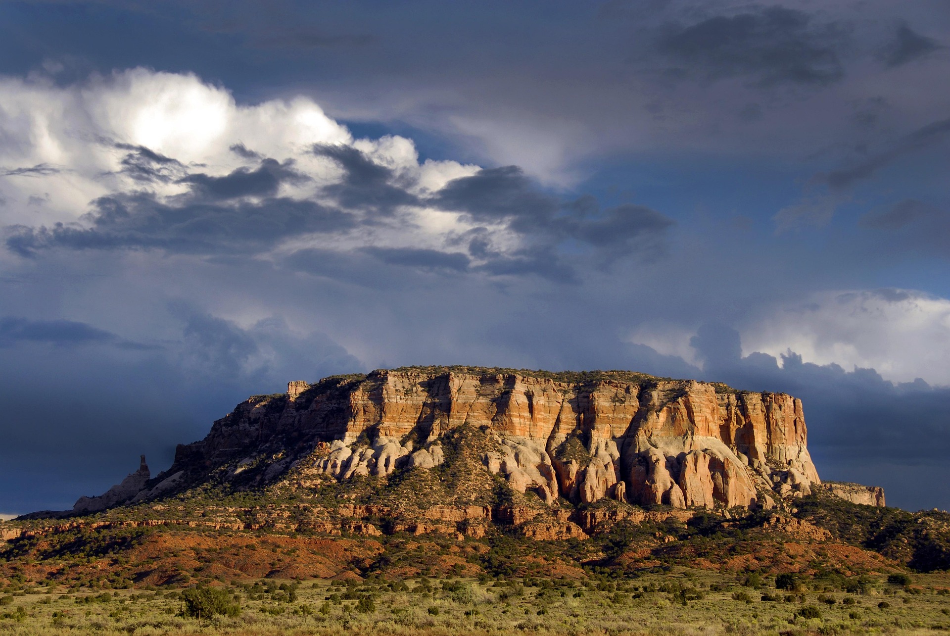 wide view of desert mesa around Ruidoso New Mexico